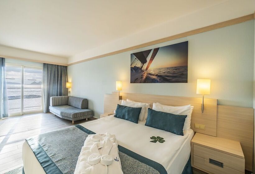 اتاق استاندارد با چشم‌انداز استخر, La Blanche Resort & Spa
