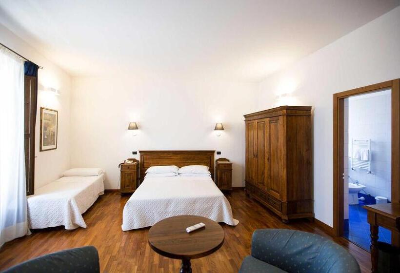 اتاق لوکس با بالکن و چشمانداز دریا, La Piazzetta