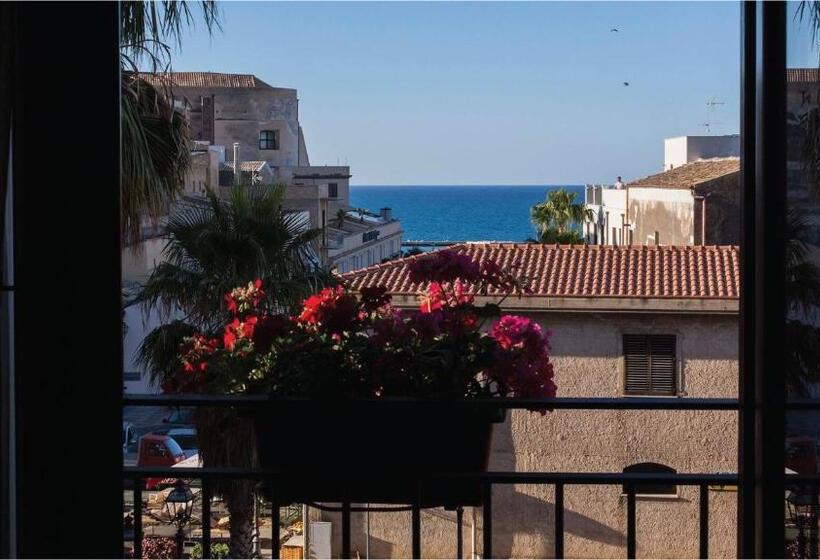 اتاق لوکس با بالکن و چشمانداز دریا, La Piazzetta