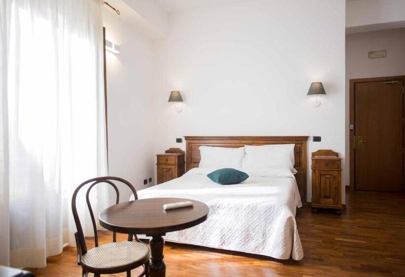 اتاق کلاسیک چهارنفره, La Piazzetta