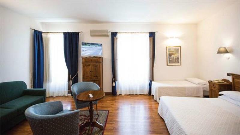 اتاق کلاسیک, La Piazzetta