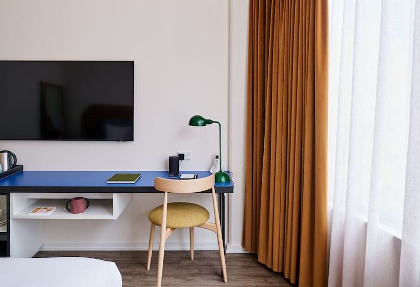 استودیوی استاندارد, Laneways By Ovolo