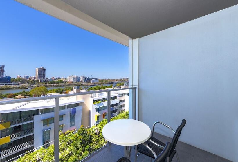1 Bedroom Apartment City View, Mantra South Bank Brisbane