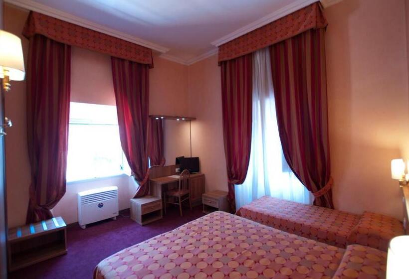 اتاق استاندارد سه نفره, New Morpheus Rooms