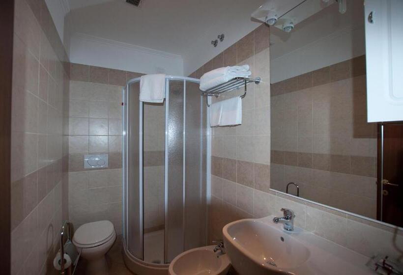 اتاق استاندارد سه نفره, New Morpheus Rooms