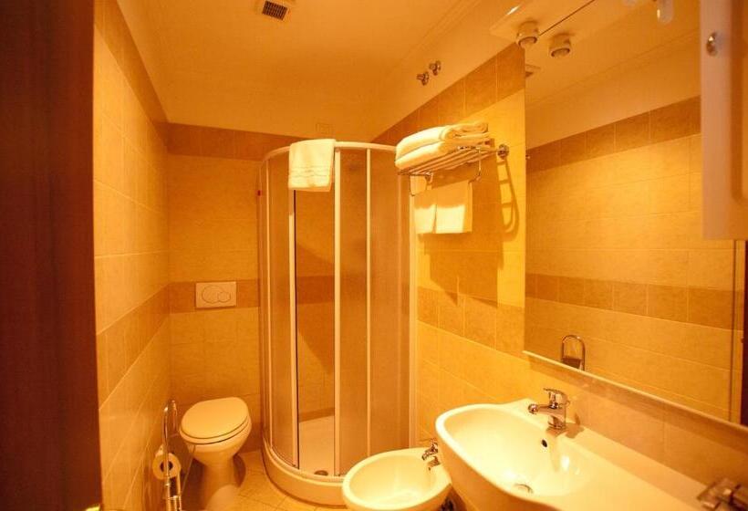 اتاق پنج‌تخته استاندارد, New Morpheus Rooms