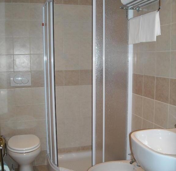 اتاق پنج‌تخته استاندارد, New Morpheus Rooms