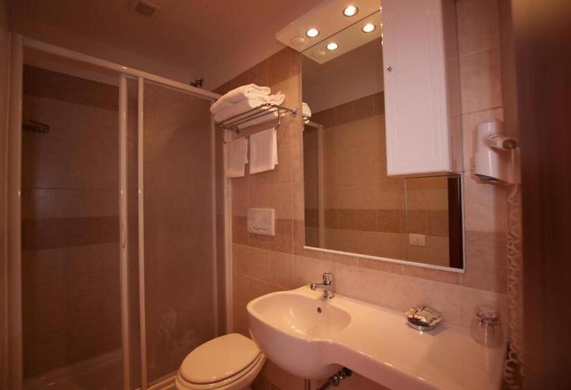 اتاق پنج‌تخته استاندارد, New Morpheus Rooms