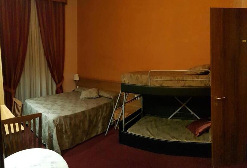 اتاق استاندارد سه نفره, New Morpheus Rooms