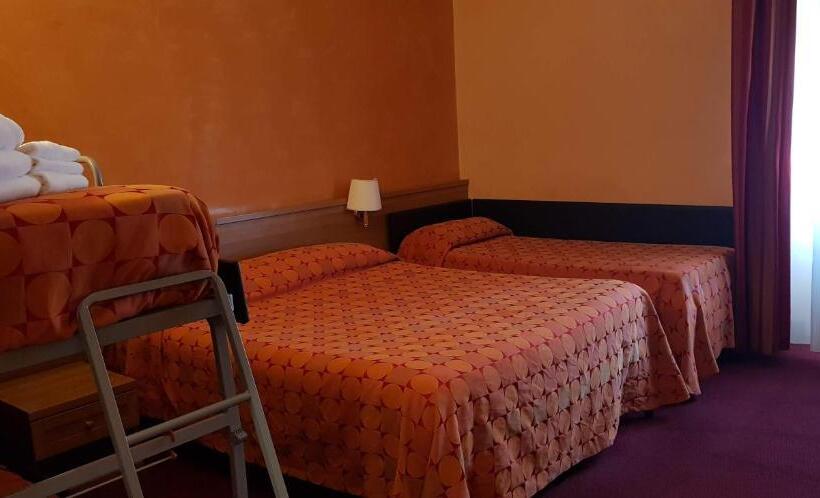 اتاق پنج‌تخته استاندارد, New Morpheus Rooms