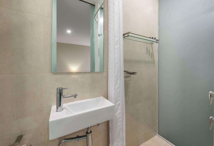 استودیوی استاندارد, Oaks Melbourne On Collins Suites