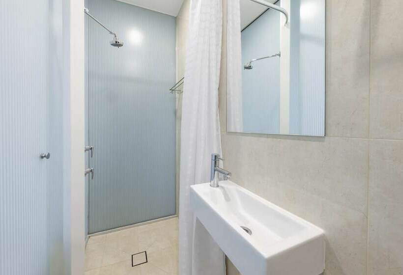 استودیو اجرایی, Oaks Melbourne On Collins Suites