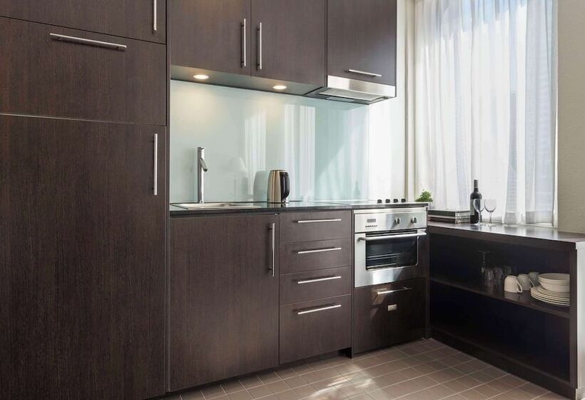 استودیو اجرایی, Oaks Melbourne On Collins Suites