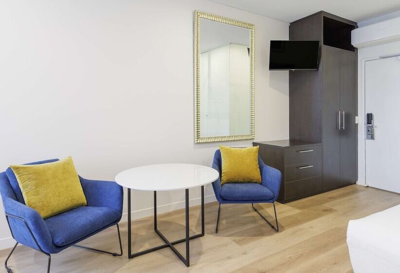استودیو اجرایی, Oaks Melbourne On Collins Suites
