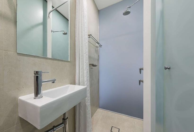 استودیو اجرایی, Oaks Melbourne On Collins Suites