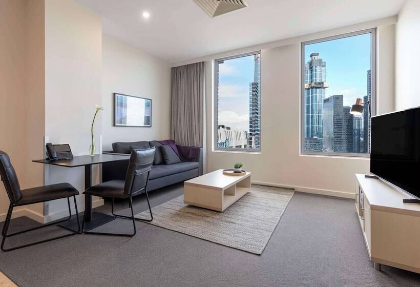 استودیوی استاندارد, Oaks Melbourne On Market