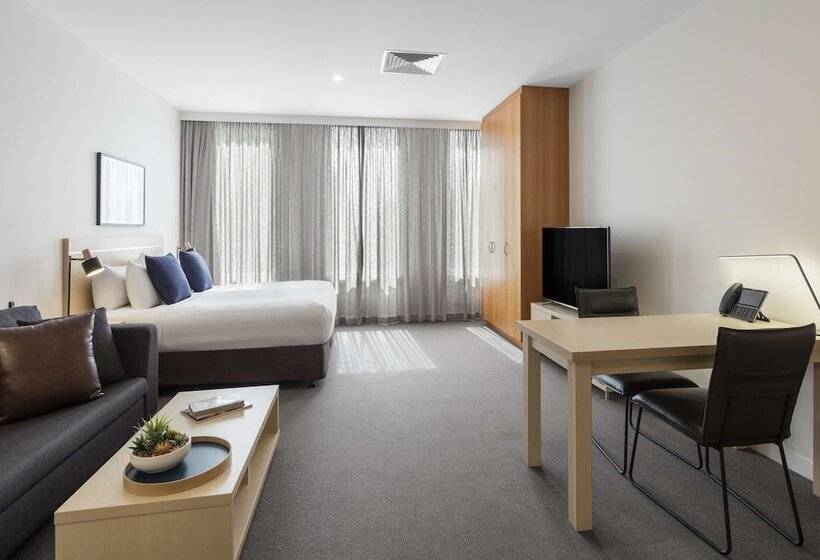استودیوی استاندارد, Oaks Melbourne On Market