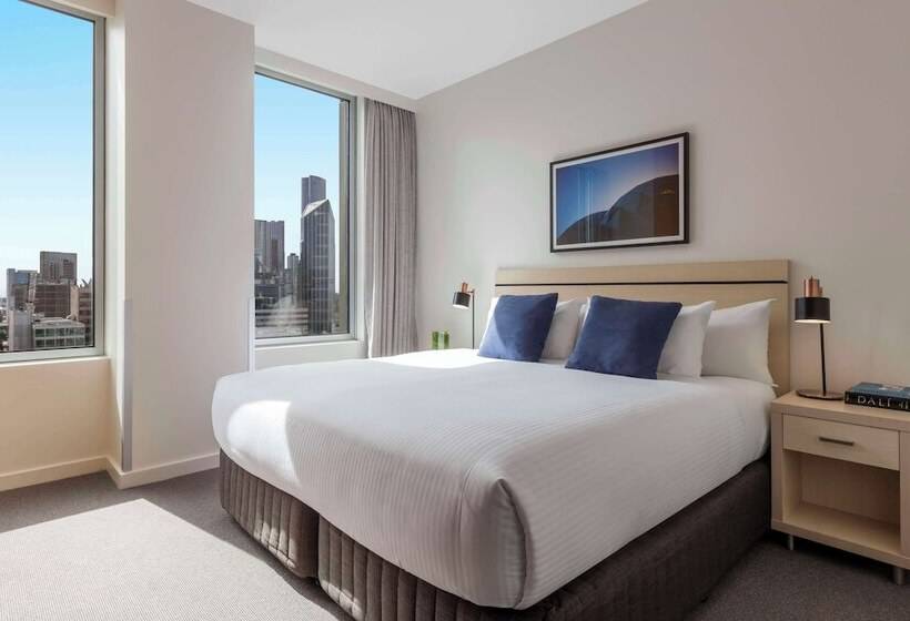 استودیوی استاندارد, Oaks Melbourne On Market