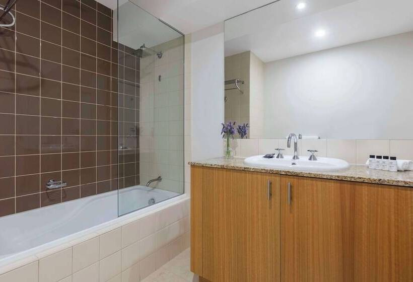 استودیوی استاندارد با چشم‌انداز شهر, Oaks Melbourne On Market