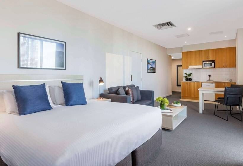 استودیوی استاندارد, Oaks Melbourne On Market