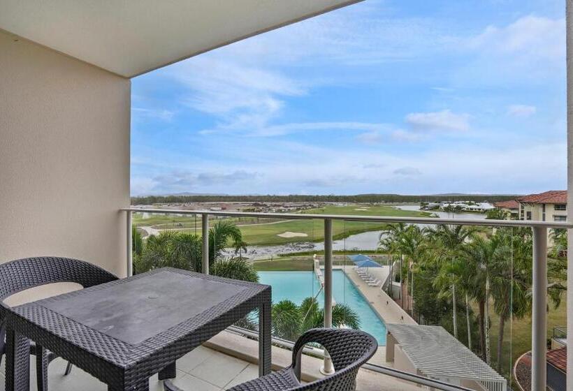 استودیوی استاندارد, Pelican Waters Golf Resort