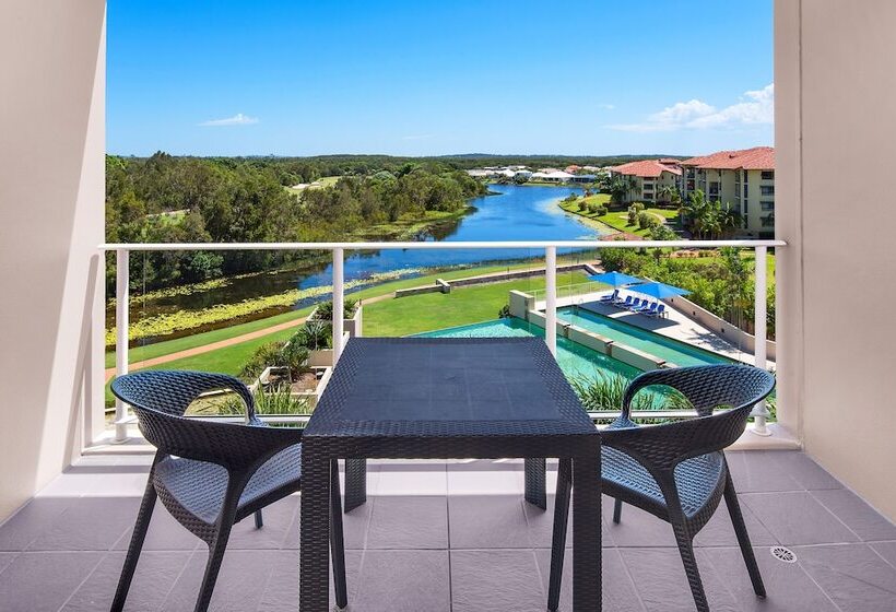 استودیوی استاندارد, Pelican Waters Golf Resort
