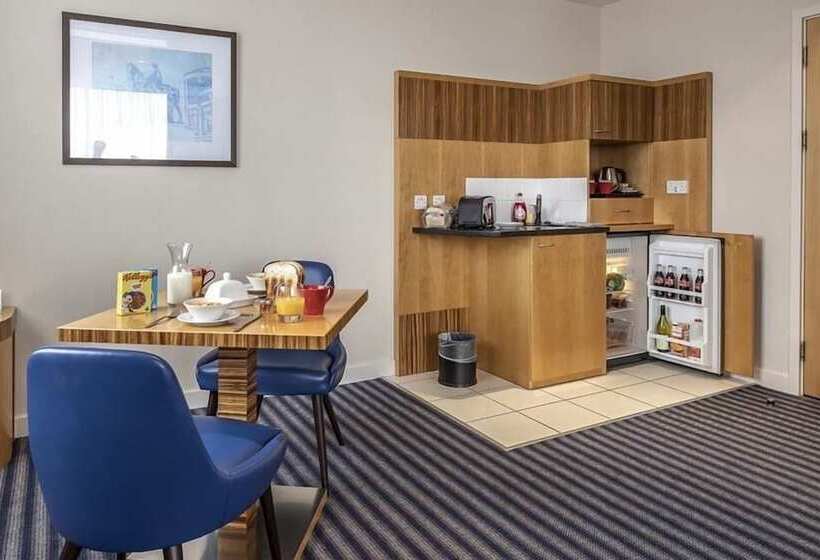 Suite, Ramada  And Suites By Wyndham Coventry