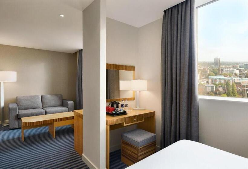 Habitación Superior, Ramada  And Suites By Wyndham Coventry