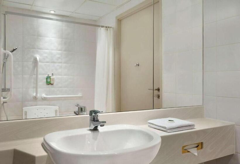 اتاق استاندارد برای معلولان, Ramada Hotel & Suites By Wyndham Coventry
