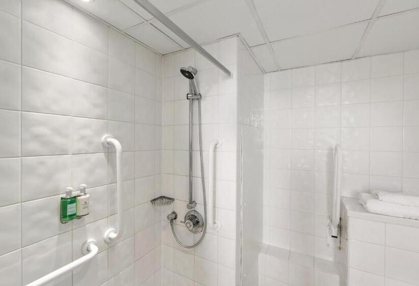 اتاق استاندارد برای معلولان, Ramada Hotel & Suites By Wyndham Coventry