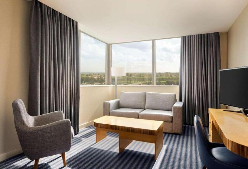 Suite, Ramada  And Suites By Wyndham Coventry