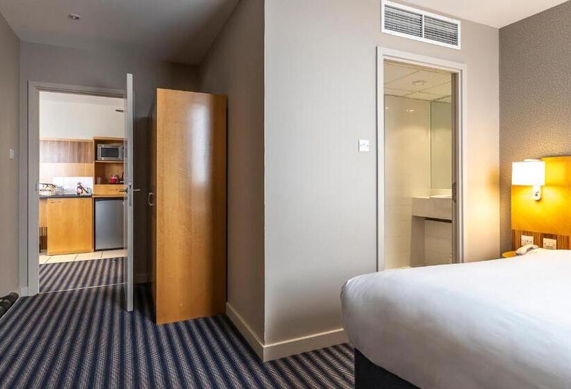 Suite, Ramada  And Suites By Wyndham Coventry