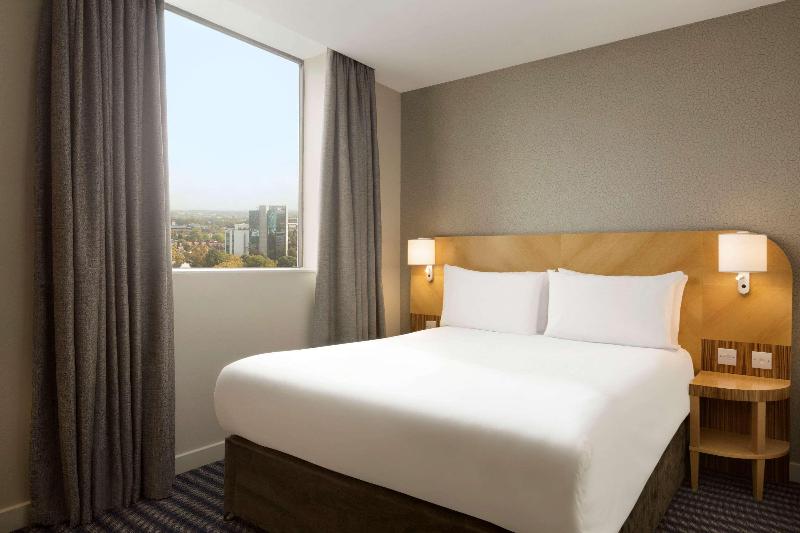 سوییت, Ramada Hotel & Suites By Wyndham Coventry