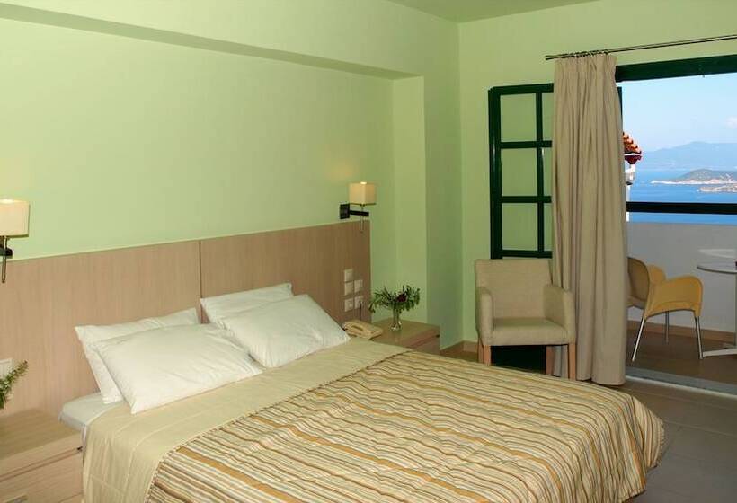 اتاق اساندارد با چشم‌انداز جانبی به دریا, Skiathos Club Hotel Suites