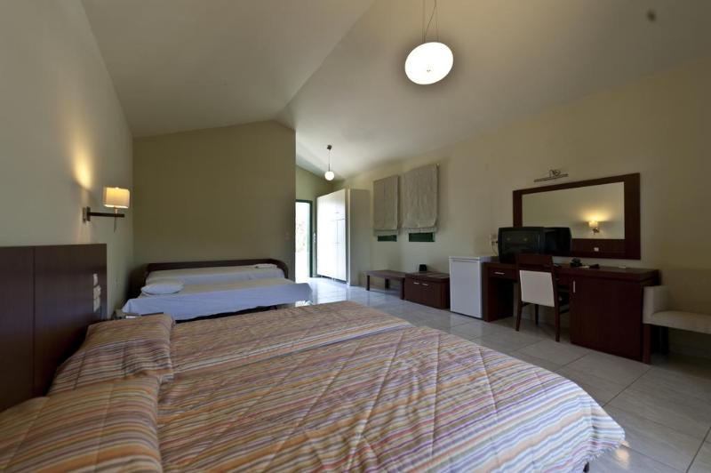 اتاق خانوادگی با چشم‌انداز دریا, Skiathos Club Hotel Suites