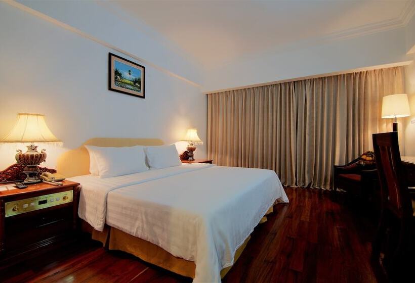 اتاق سوپریور با چشم‌انداز شهر, Somadevi Angkor Resort & Spa