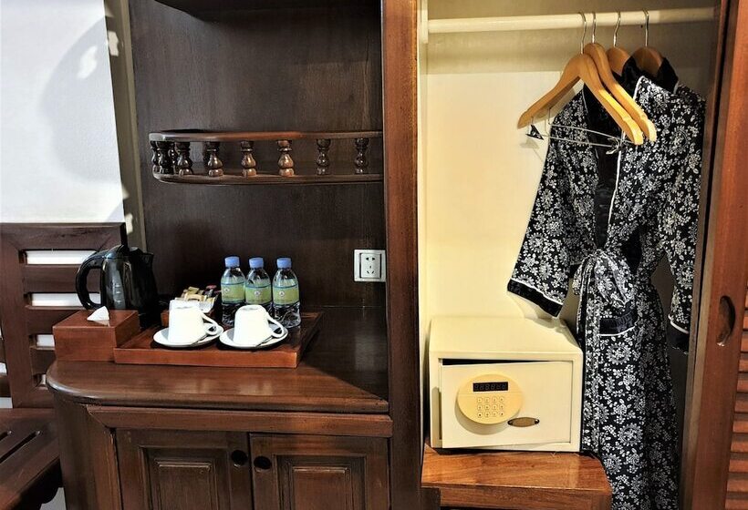 اتاق لوکس با چشم‌انداز استخر, Somadevi Angkor Resort & Spa