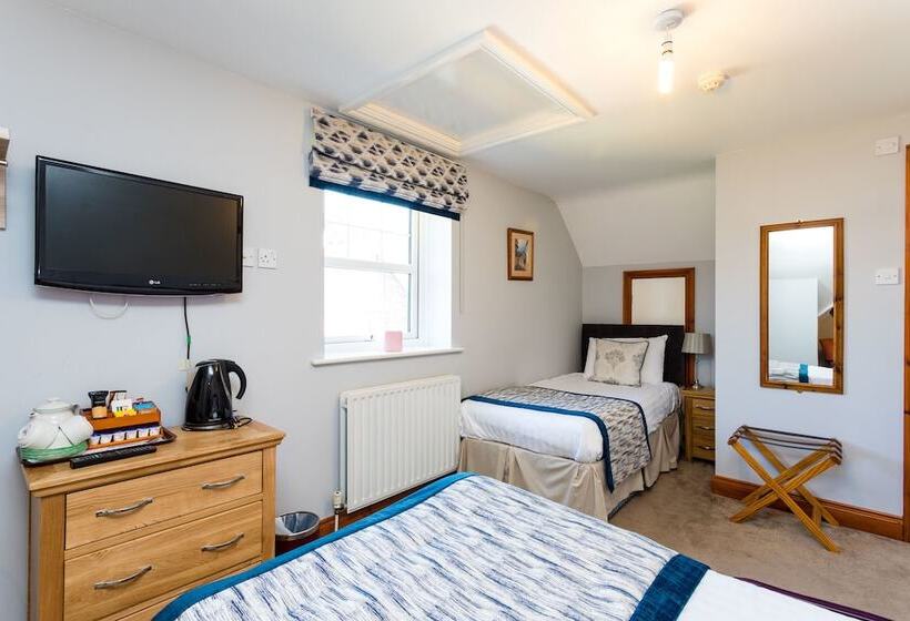 اتاق استاندارد سه نفره, The Lawn Guest House Gatwick