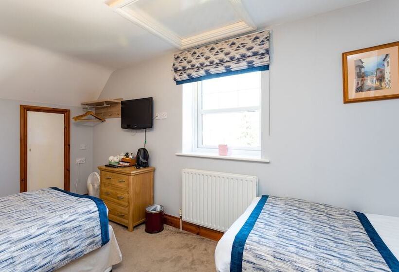 اتاق استاندارد سه نفره, The Lawn Guest House Gatwick