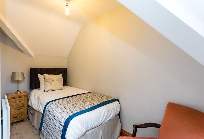 اتاق استاندارد سه نفره, The Lawn Guest House Gatwick