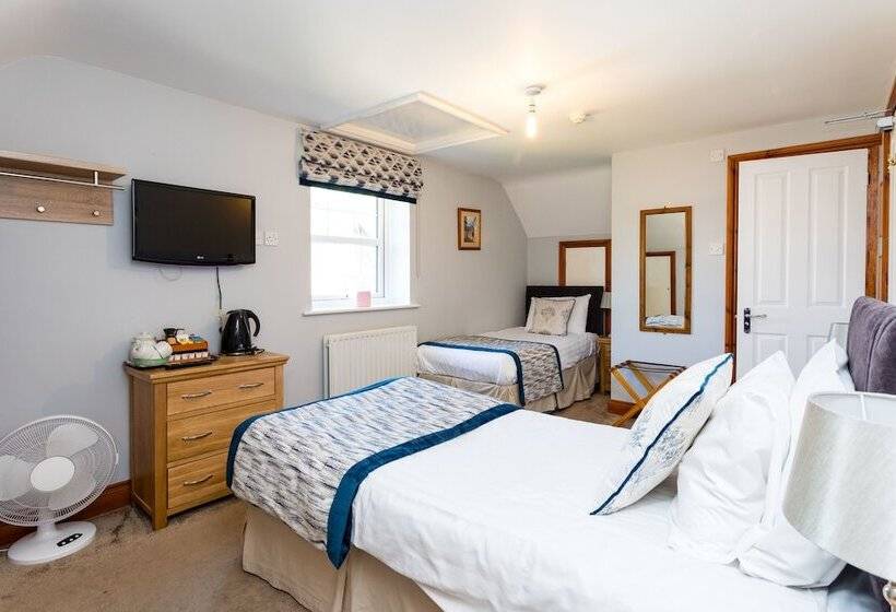 اتاق استاندارد سه نفره, The Lawn Guest House Gatwick