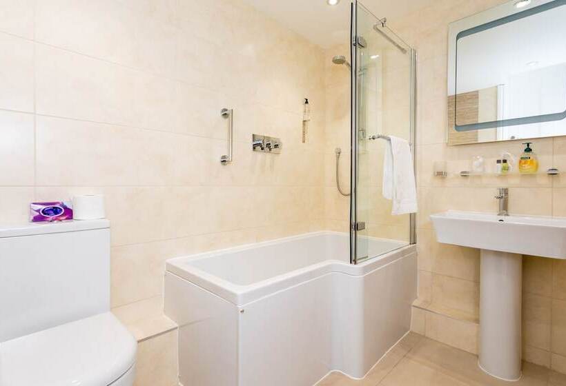 اتاق لوکس, The Lawn Guest House Gatwick