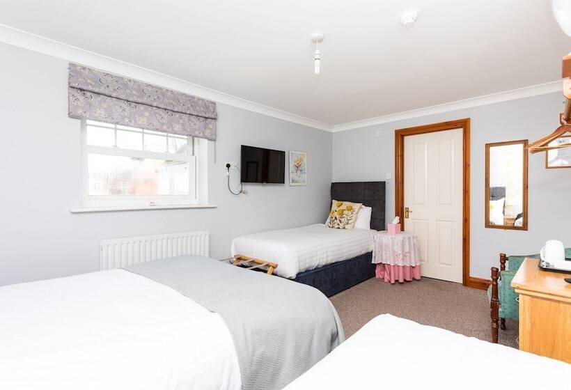 اتاق خانوادگی, The Lawn Guest House Gatwick