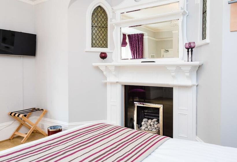 اتاق سوپریور در طبقه همکف, The Lawn Guest House Gatwick