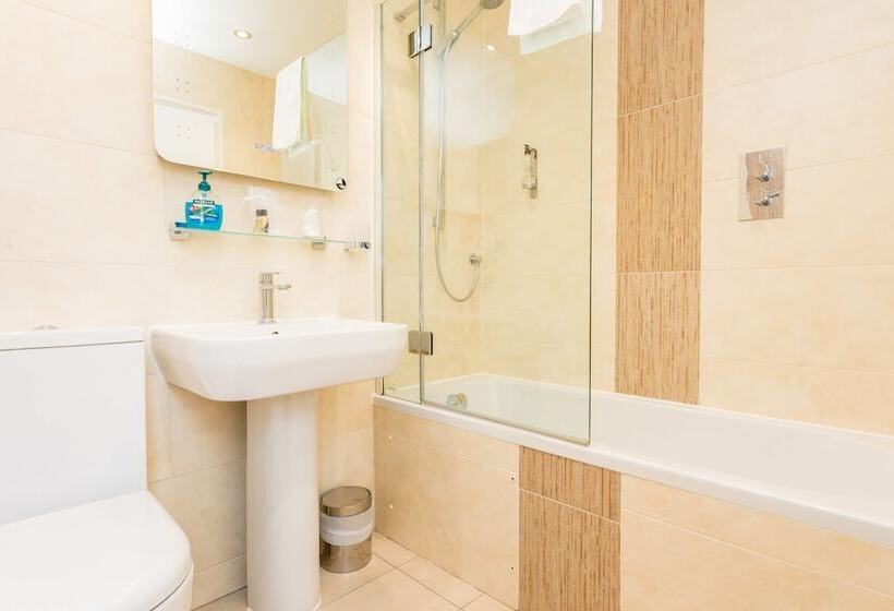 اتاق پرمیوم, The Lawn Guest House Gatwick