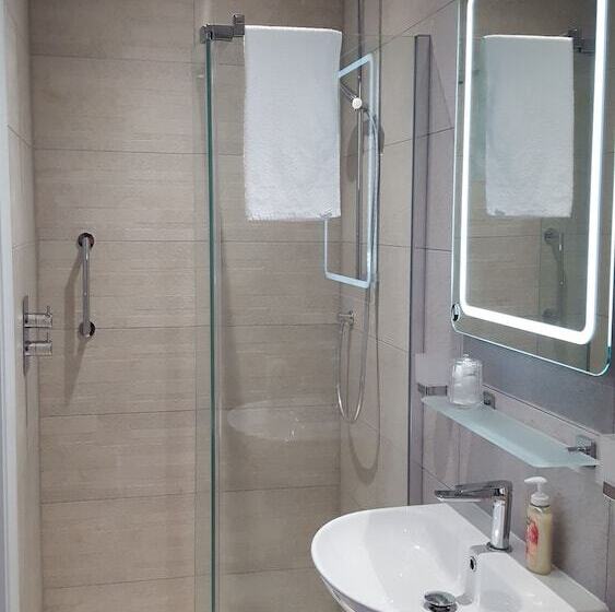 اتاق لوکس, The Lawn Guest House Gatwick