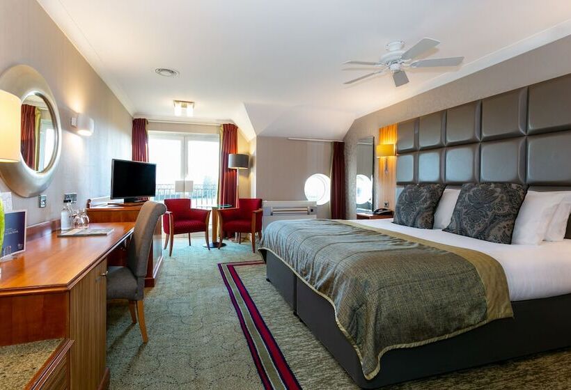 اتاق لوکس با تخت بزرگ, The Park Royal Hotel & Spa