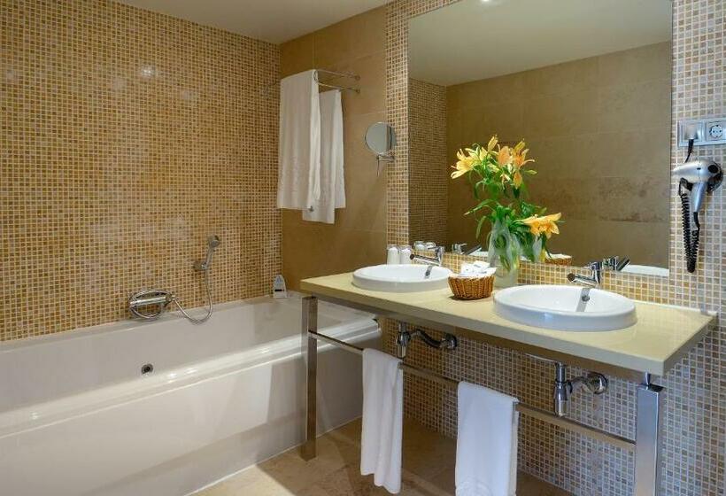 اتاق خانوادگی, Elba Carlota Beach & Golf Resort