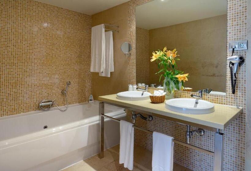 اتاق خانوادگی, Elba Carlota Beach & Golf Resort