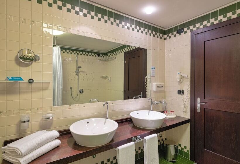 سوییت جونیور, Active Hotel Paradiso